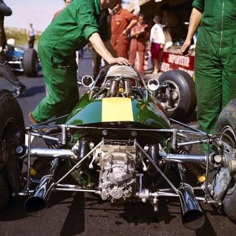 L'arrière de la Lotus 33 V8 Climax à Zandwoort pendant les essais